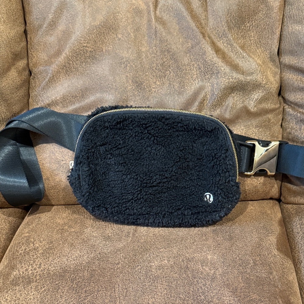 lululemon athletica Black Fleece Crossbody Bag